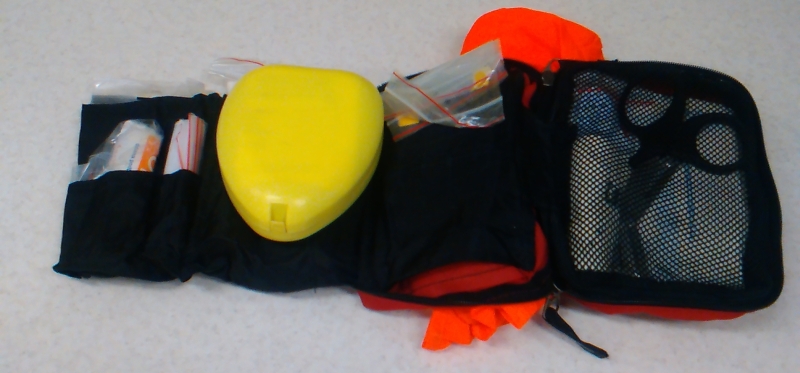 osobista apteczka opatrunkowa, www.operator-paramedyk.pl, CC-BY-SA