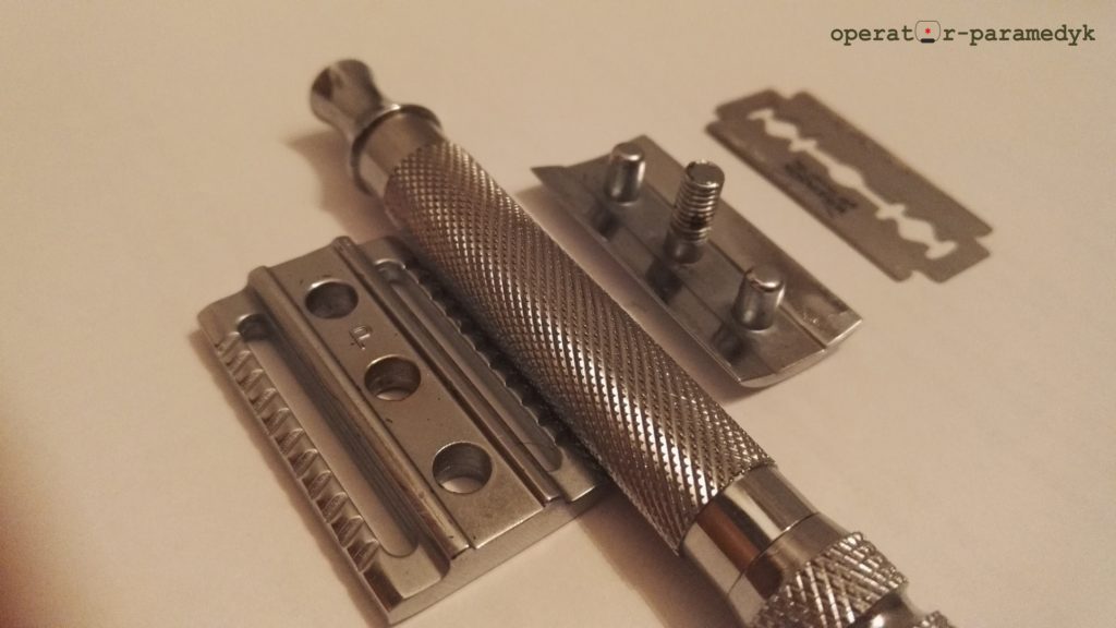 maszynka Parker 91R z żyletką Wilkinson,, CC-BY-NC, operator-paramedyk